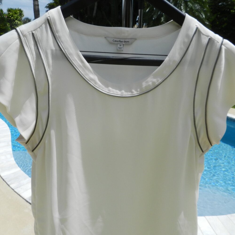 Calvin Klein Jeans Women's Top – Size Medium – Zipper Detail – Casual Chic